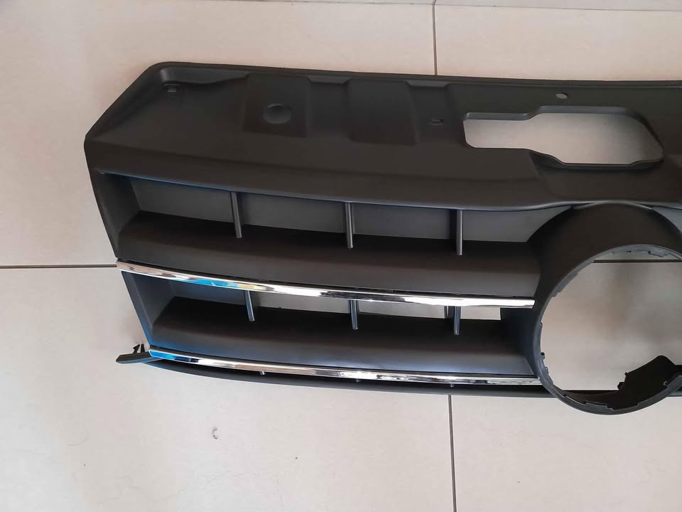 VW AMAROK BRAND NEW  FRONT GRILLES FOR SALE