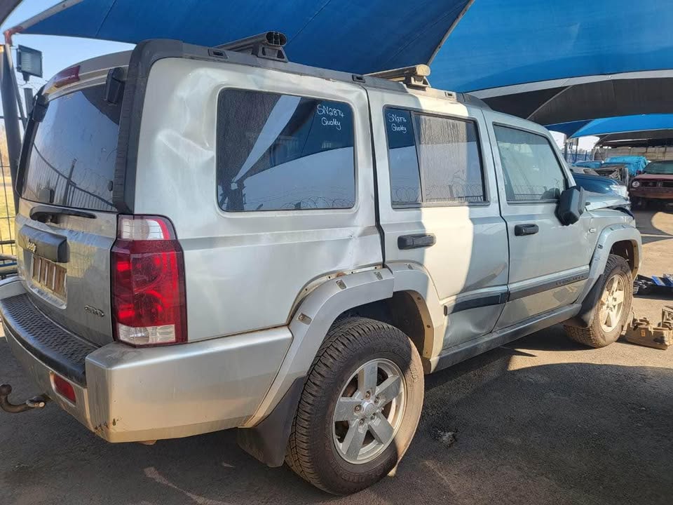 2007 JEEP COMMANDER 3.0 CRD STRIPPING FOR SPARES CALL OR WHATSAPP  or - Private Seller