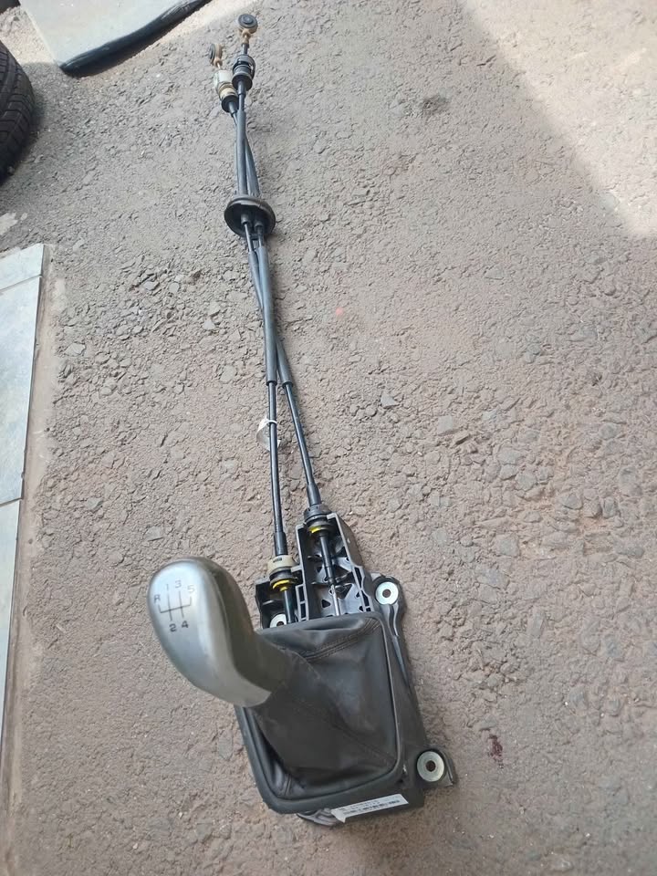 2016 Chevrolet utility bakkie gear lever with cables for sale WhatsApp or cell - Private Seller