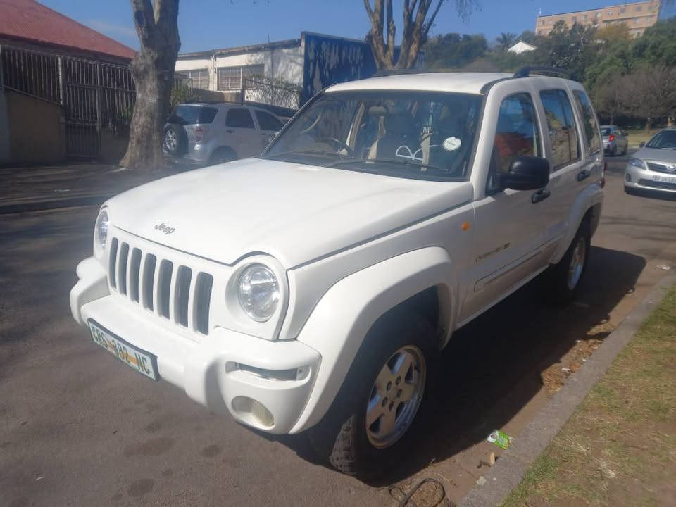 2003 Jeep Cherokee 2.7 Petrol, 4x4 Automatic, White, Spere key, Leather seat, 150000kms