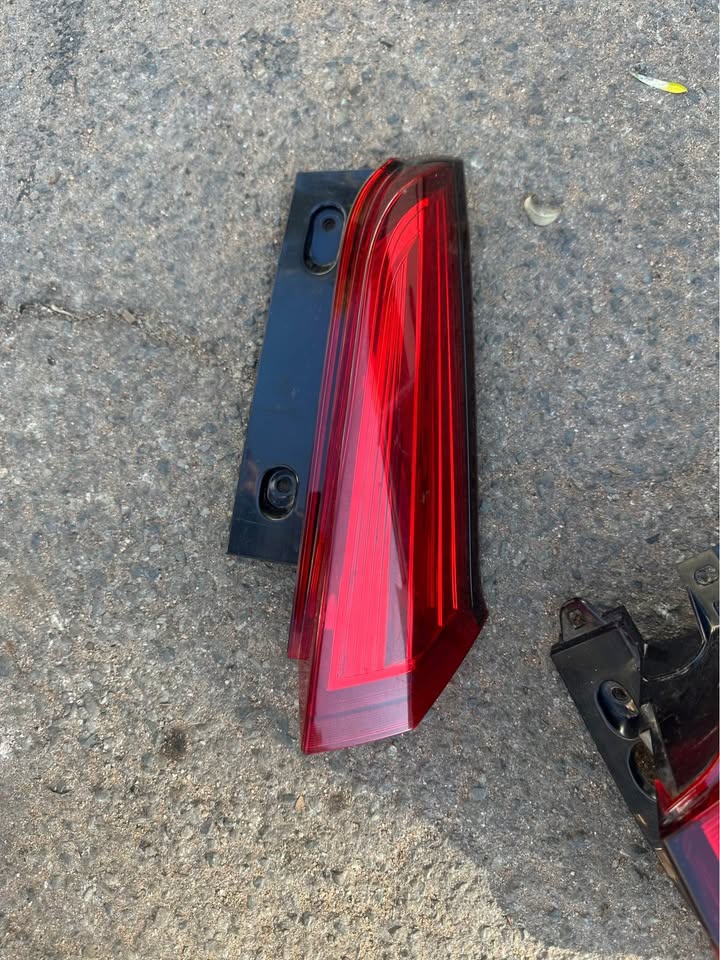 Suzuki Ertiga Toyota Rumion right taillight - Private Seller Suzuki Ertiga Toyota Rumion right taillight - Private Seller