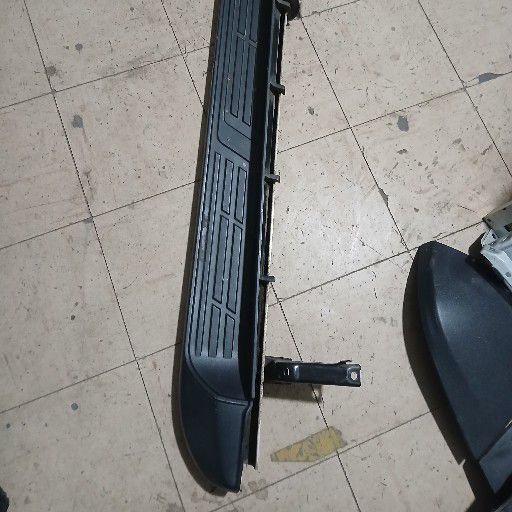 Toyota hilux gd6 side skirt - Private Seller Toyota hilux gd6 side skirt - Private Seller