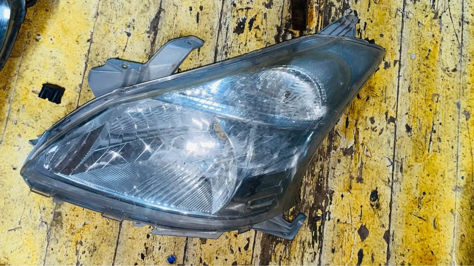 TOYOTA AVANZA headlight 2014 - Private Seller TOYOTA AVANZA headlight 2014 - Private Seller
