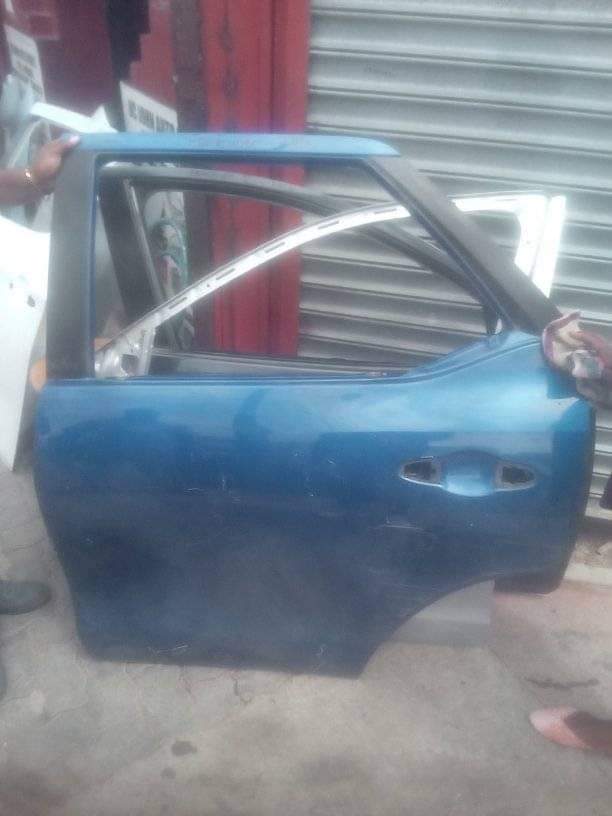 Toyota forturer door left side - Private Seller Toyota forturer door left side - Private Seller