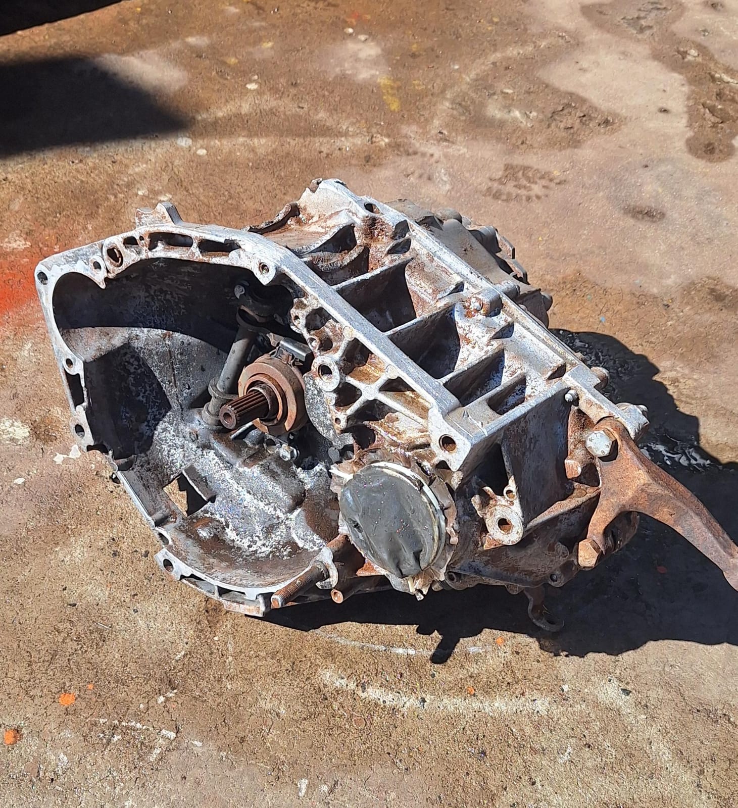 Fiat Uno gearbox 1400L for sale.