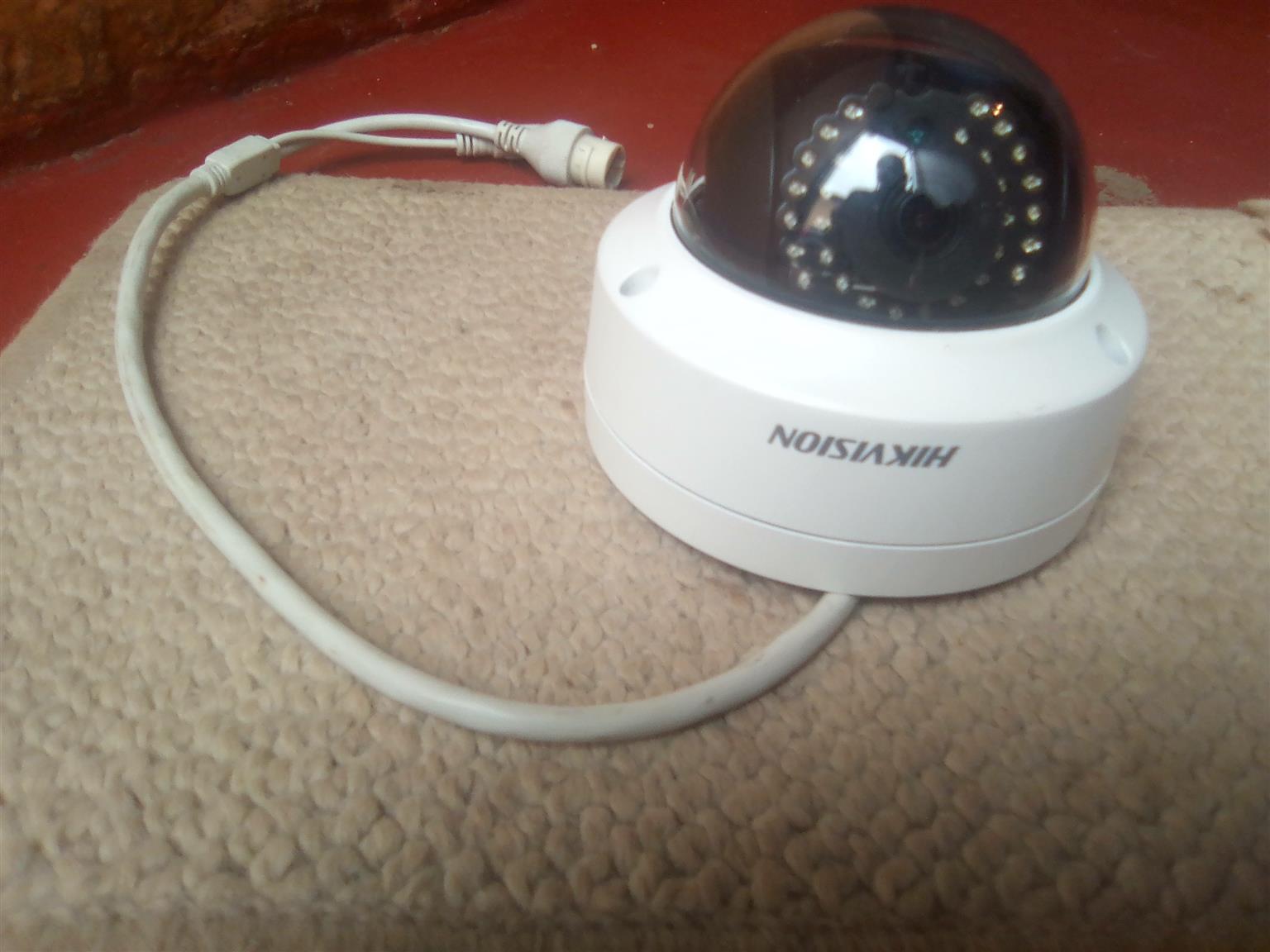 I'm selling second hand Hikvision cameras 