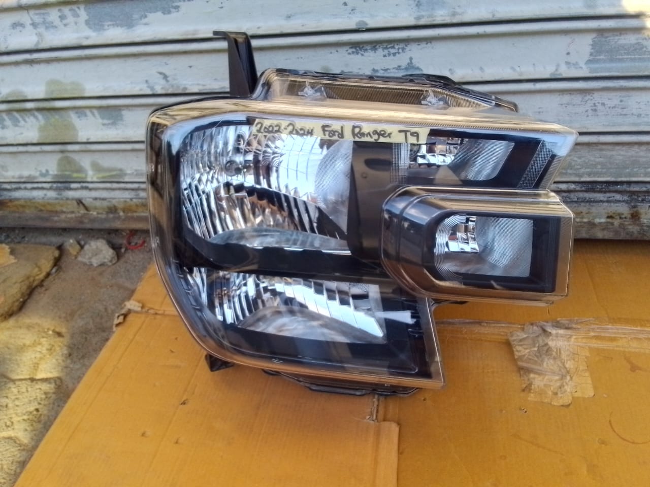 ( 2021-2023) FORD RANGER T9 RHS NORMAL HEADGLIHT - Private Seller ( 2021-2023) FORD RANGER T9 RHS NORMAL HEADGLIHT - Private Seller