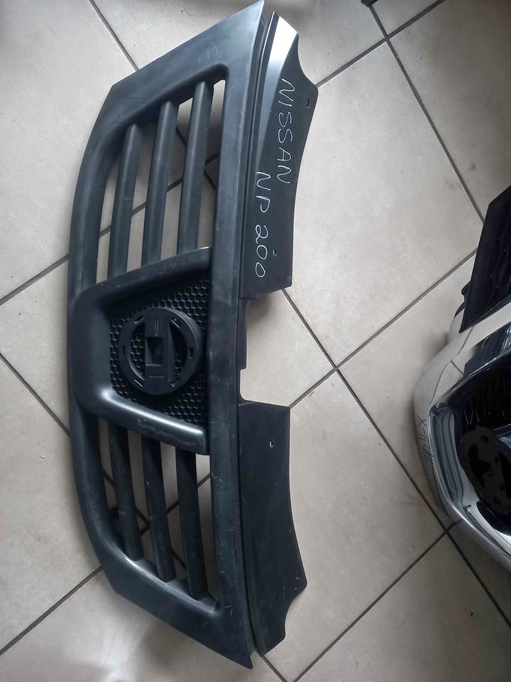 NISSAN NP 200 GRILL - Private Seller NISSAN NP 200 GRILL - Private Seller