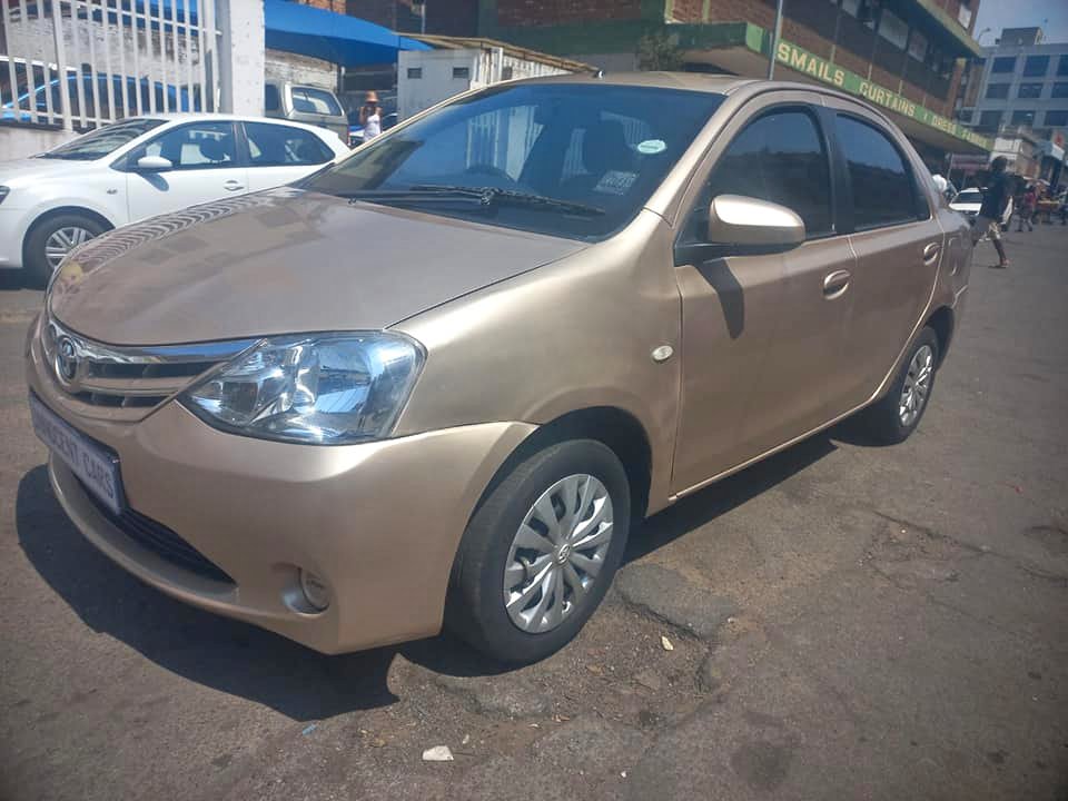 2014 TOYOTA ETIOS 1.5 PETROL ENGINE, MANUAL TRANSMISSION,  GOLD IN COLOR