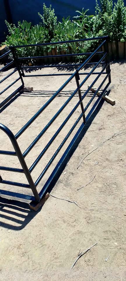 Isuzu single cab cattle rail - Private Seller