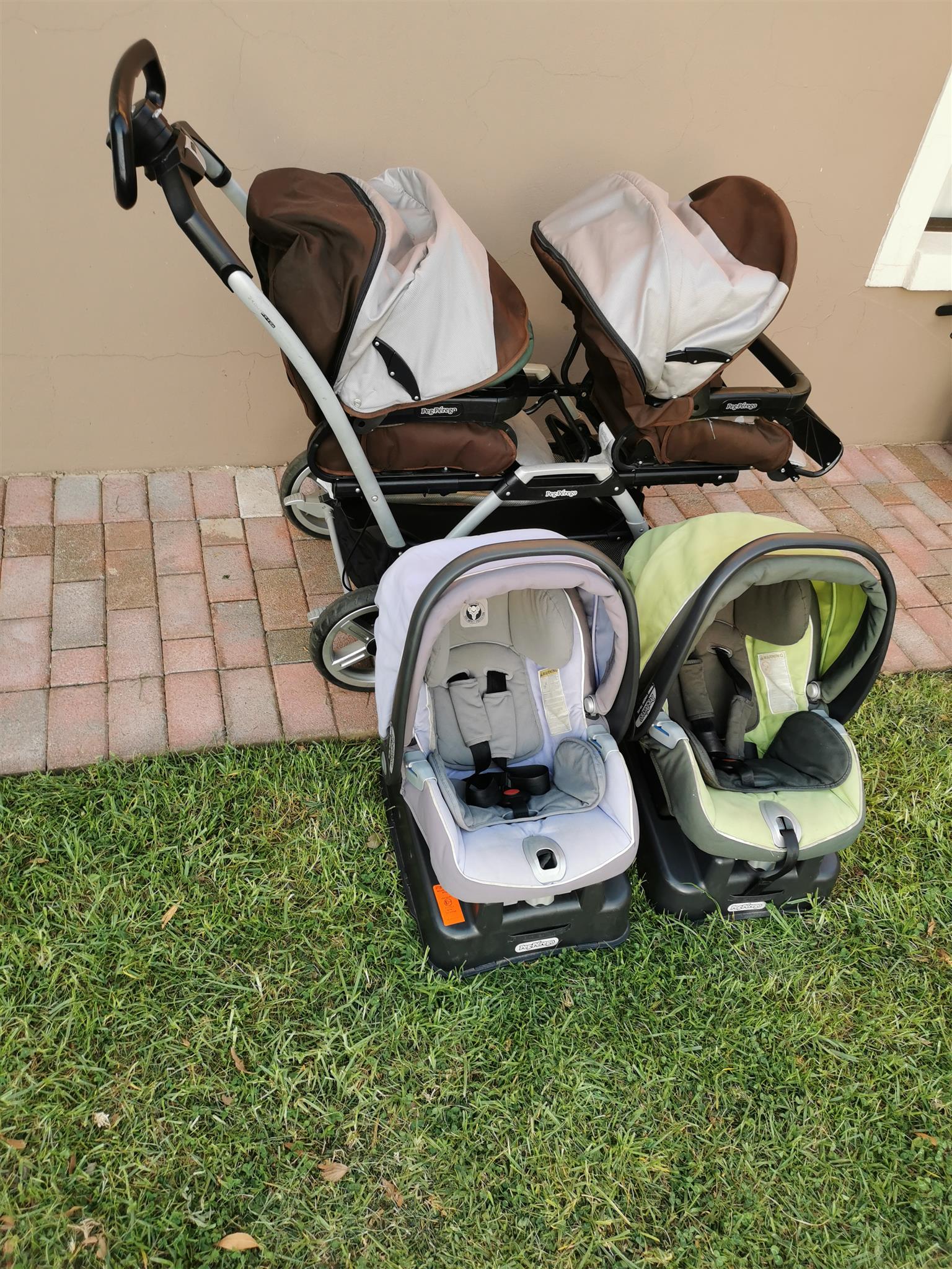 Peg perego double outlet stroller with car seat