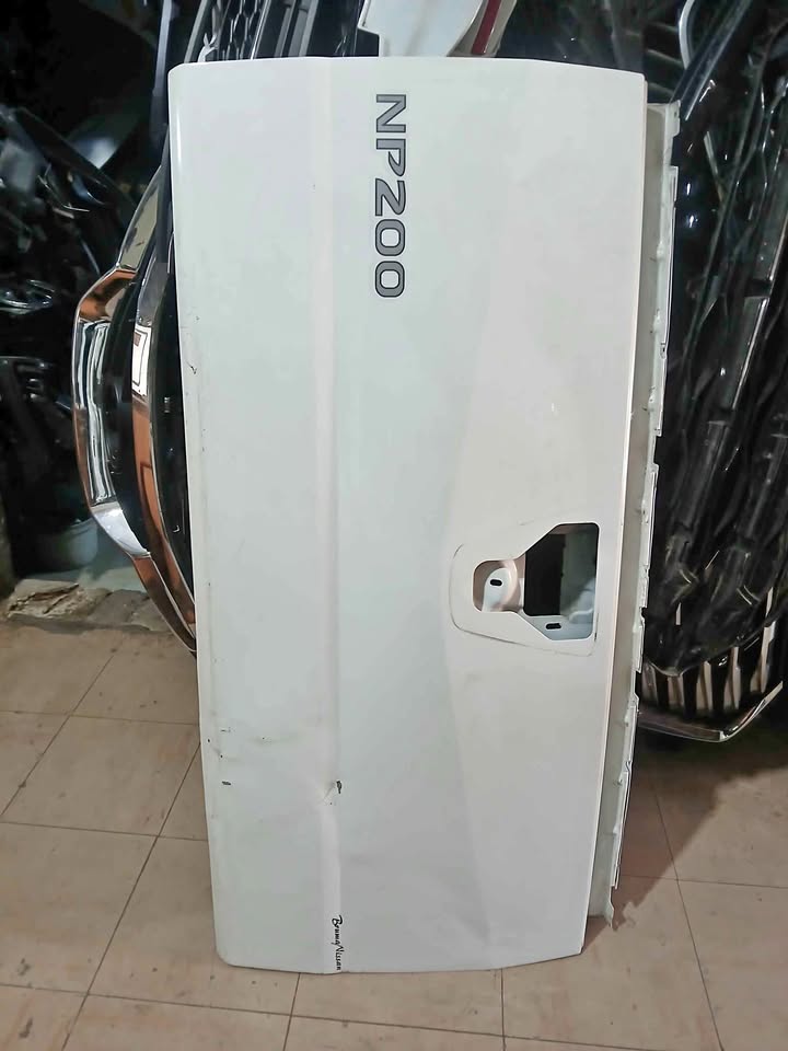 Nissan np200 tailgate - Private Seller Nissan np200 tailgate - Private Seller
