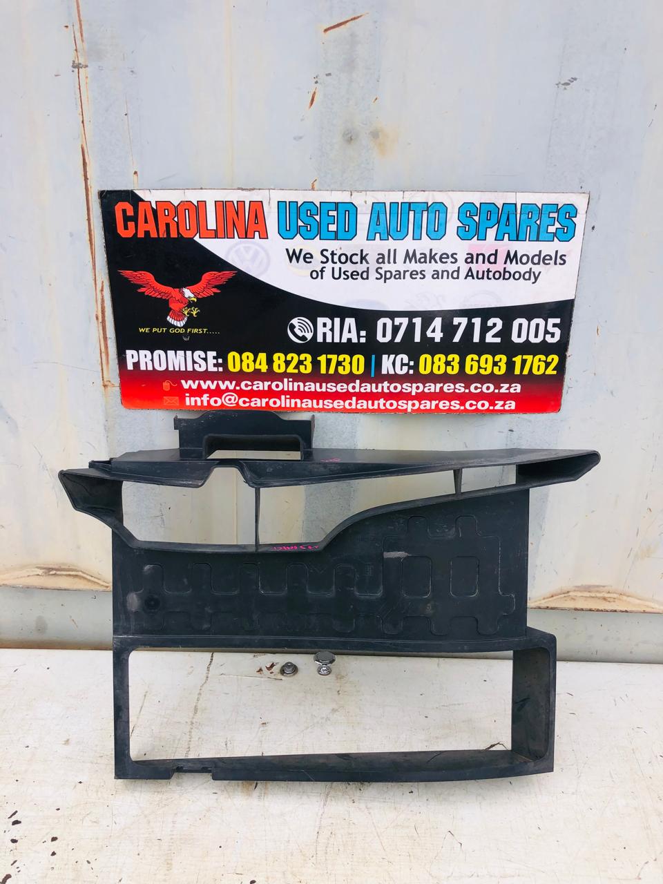 Renault Clio 4 radiator air deflector/guard - Private Seller Renault Clio 4 radiator air deflector/guard - Private Seller