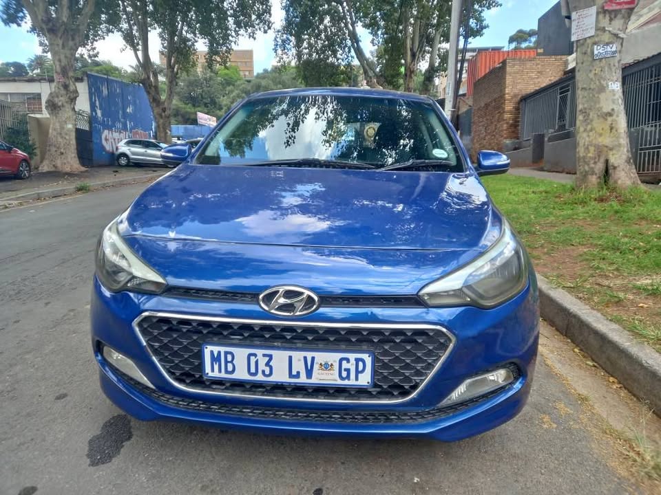 2016 Hyundai i20 Hatchback 1.4 Petrol, Manual, Blue Color, Mileage