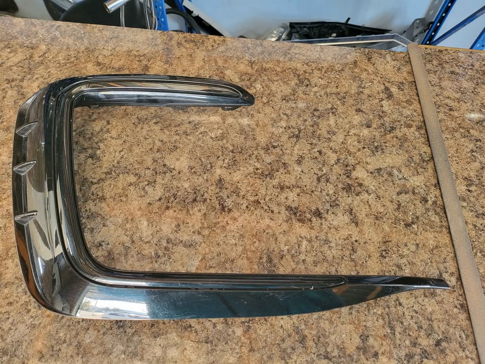 2024 vw Tiguan Foglight moulding for sale.