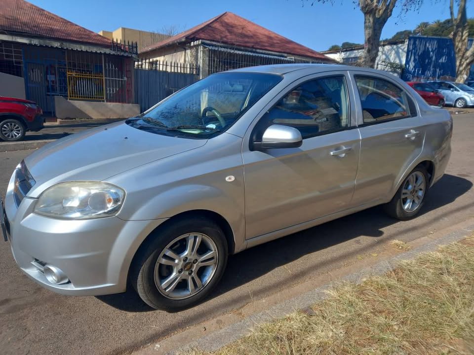 2015 Chevrolet Aveo Sedan 1.6 LS PETROL, Automatic, Silver, 88000kms, . spare key.