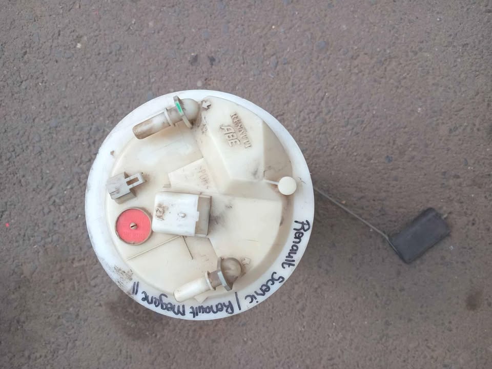 Renault senic and Renault megane 2 petrol pump for sale @ circle 7 used parts - Private Seller Renault senic and Renault megane 2 petrol pump for sale @ circle 7 used parts - Private Seller