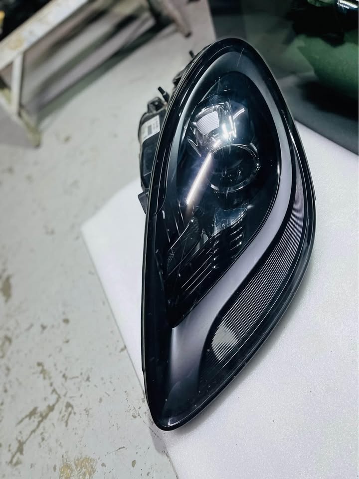 Porsche 718 Boxster Left Headlight 2017 - Private Seller Porsche 718 Boxster Left Headlight 2017 - Private Seller