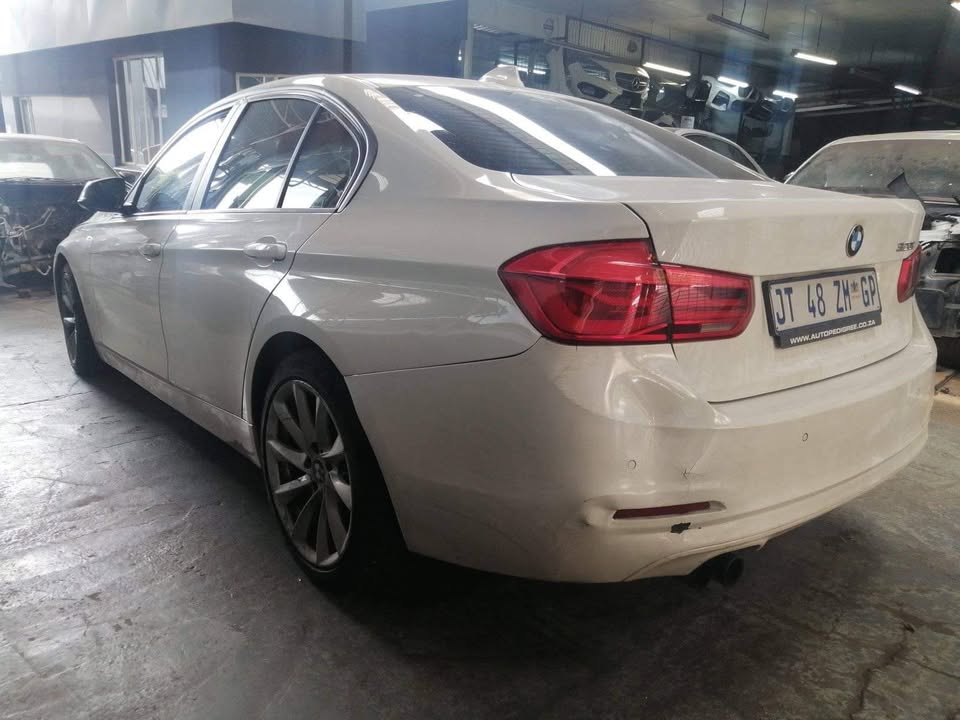 Bmw F30 lci stripping for spares