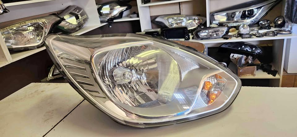 Ford figo right headlight - Private Seller Ford figo right headlight - Private Seller