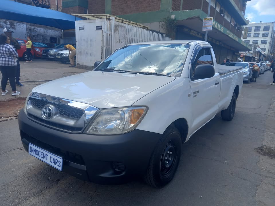 2007 TOYOTA HILUX 2.5 DIESEL, SINGLE CAB, WHITE COLOUR, 105000KM