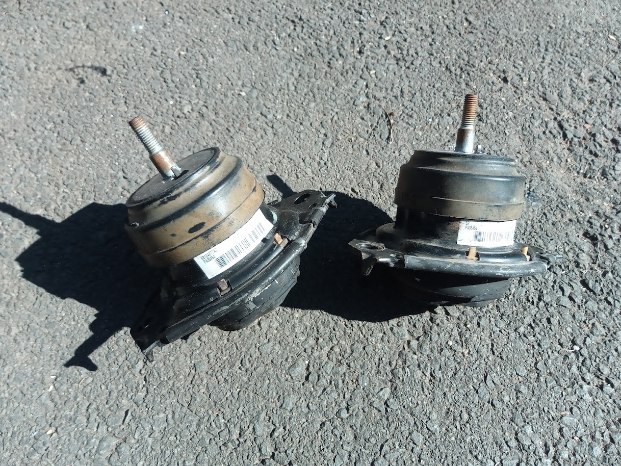 Jeep Grand Cherokee Engine Mountings - Private Seller Jeep Grand Cherokee Engine Mountings - Private Seller
