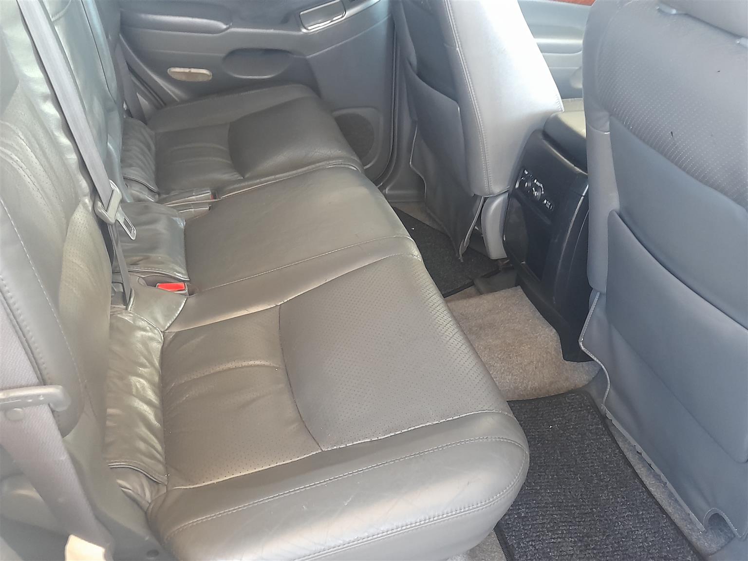 Pre-owned 2006 Toyota Land-Cruiser Prado V6 4.0