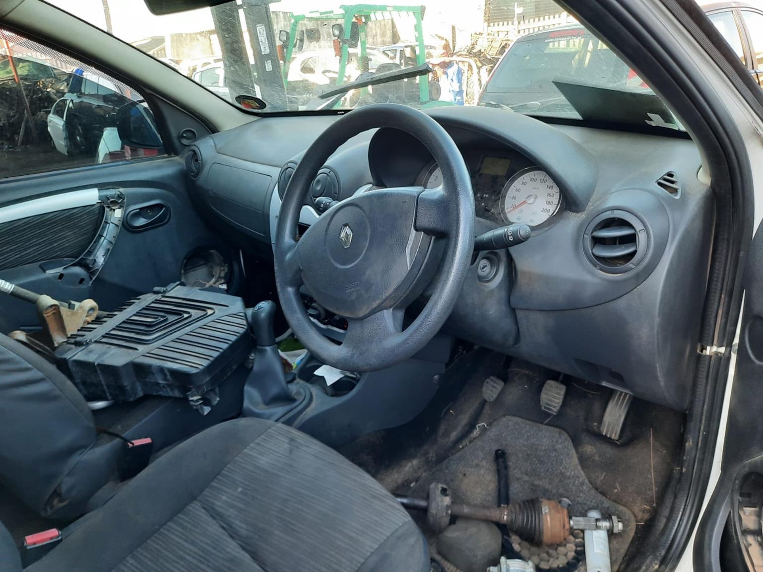 2014 Renault Sandero 1.6 8-Valve - Stripping for Spares