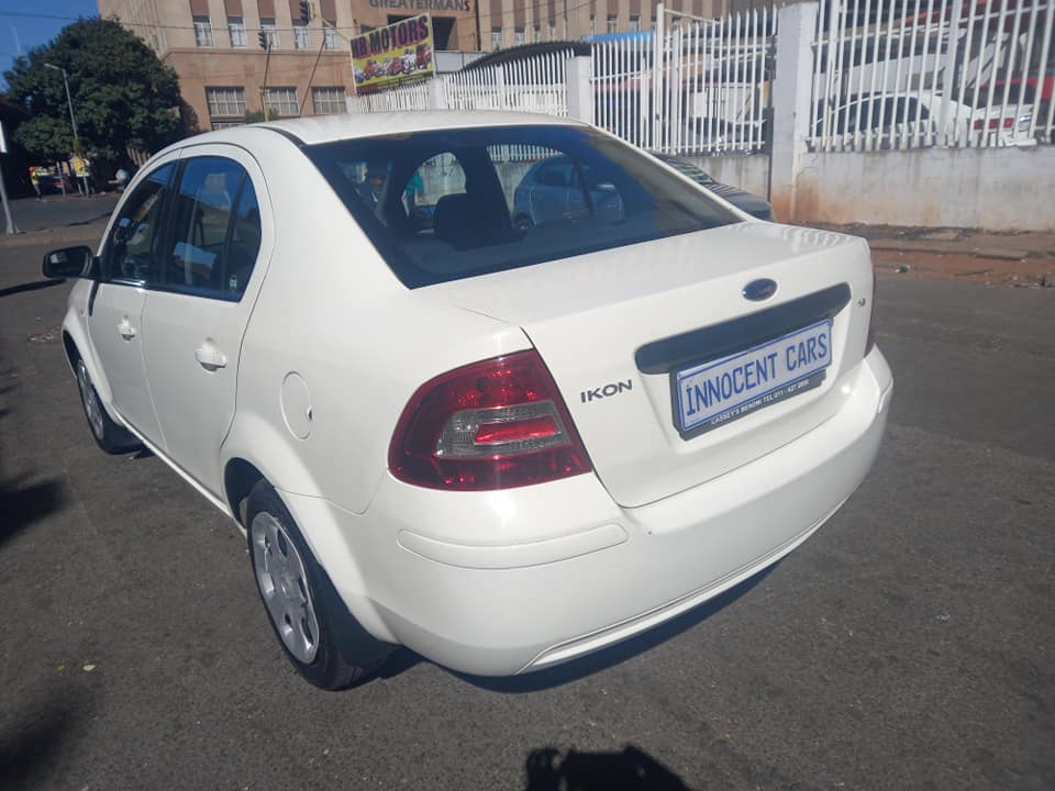 2015 FORD IKON 1.6 PETROL, MANUAL, WHITE COLOR, MILEAGE 59000KM