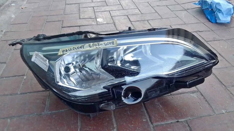 Peugeot 3008 headlight