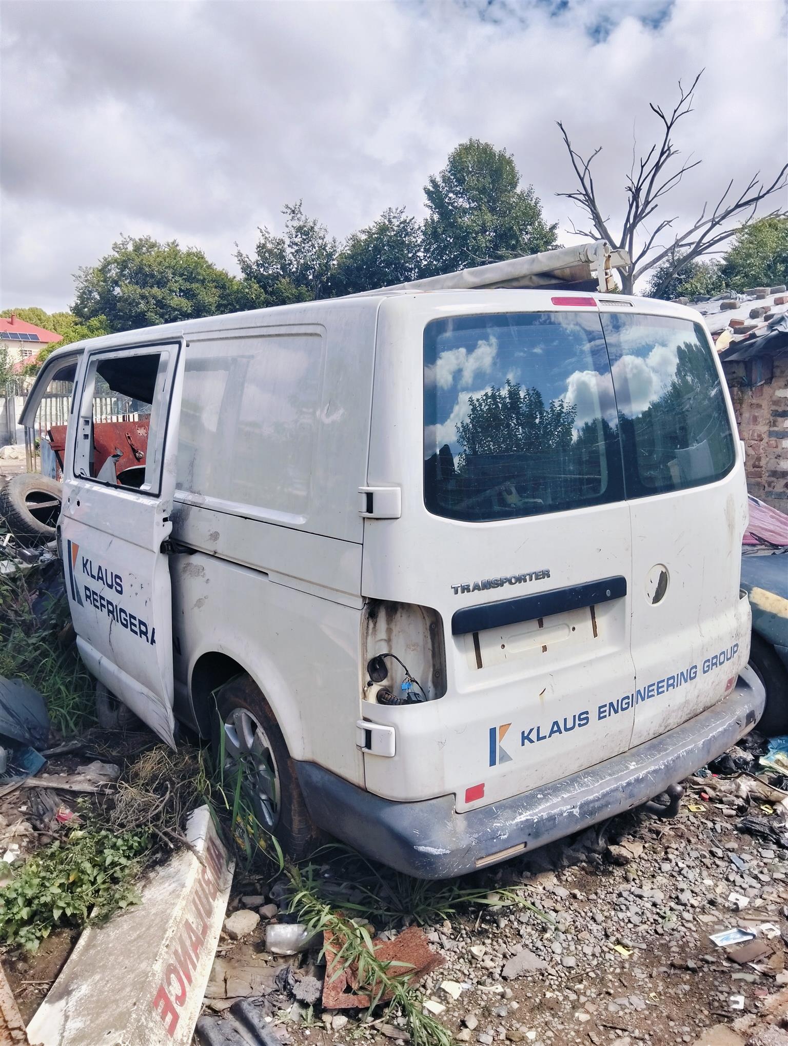 VW TRANSPORTER 5 STRIPPING FOR SPARES. - Private Seller