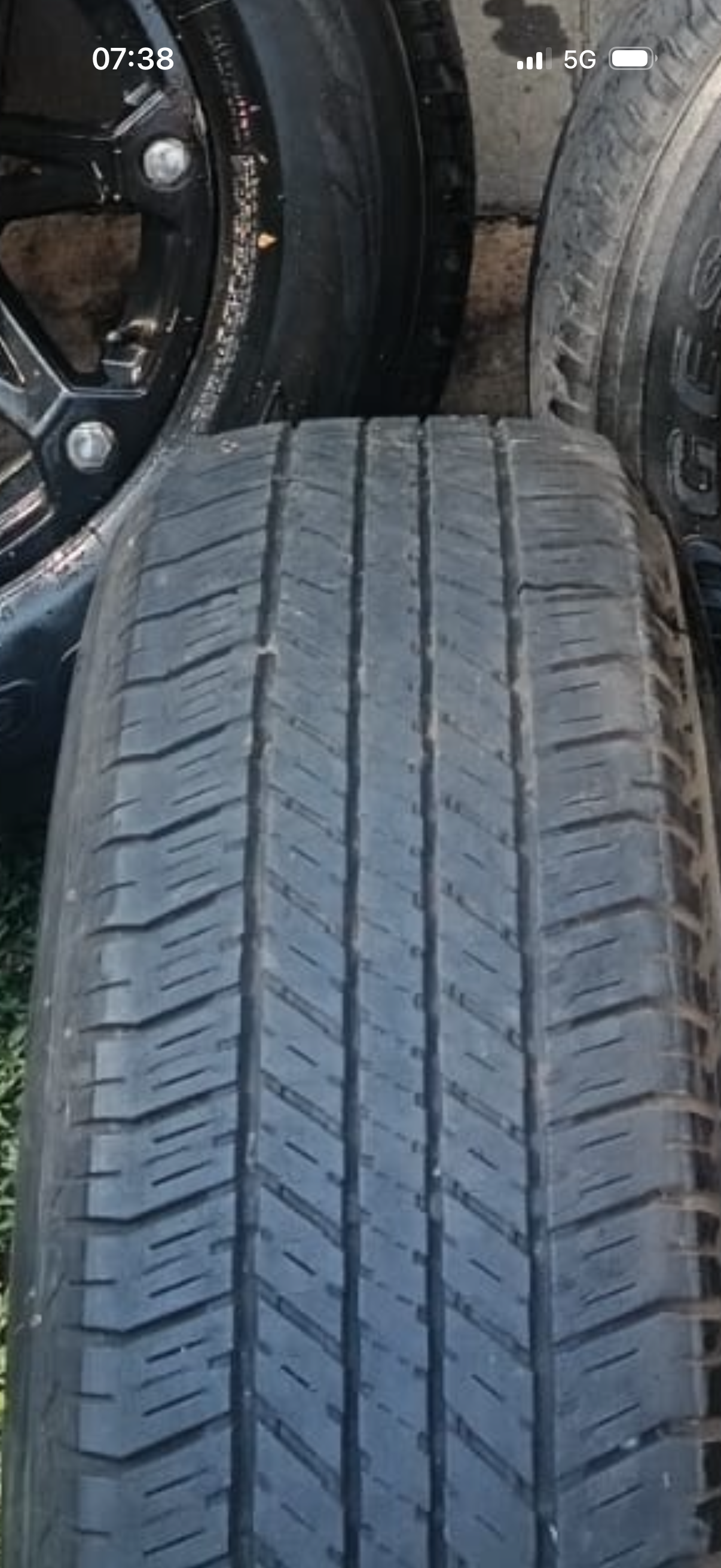 Toyota rims and tyres 265/65/17 4xrims and 5 tyres - Private Seller