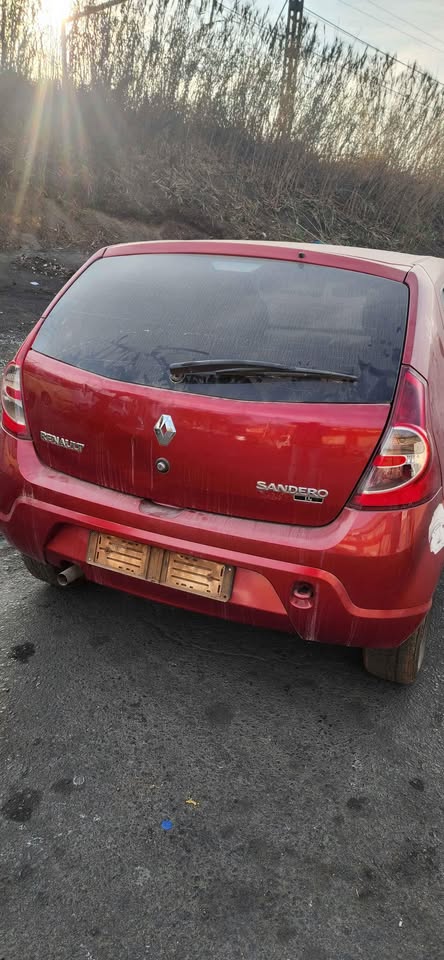Renault sandero stripping for spare clean parts - Private Seller Renault sandero stripping for spare clean parts - Private Seller