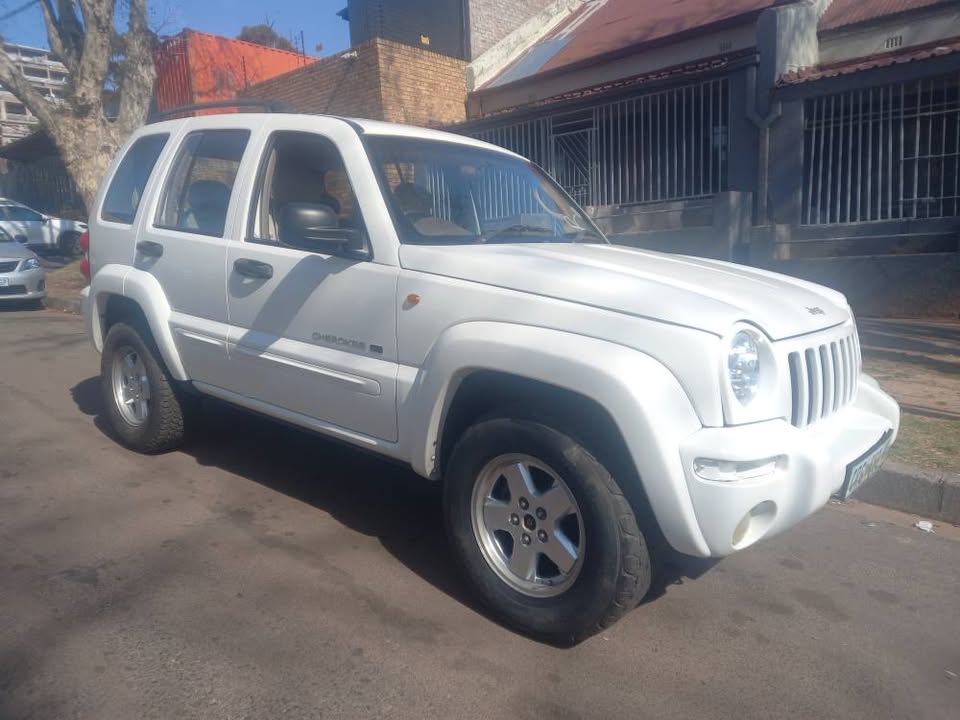 2003 Jeep Cherokee 2.7 Petrol, 4x4 Automatic, White, Spere key, Leather seat, 150000kms