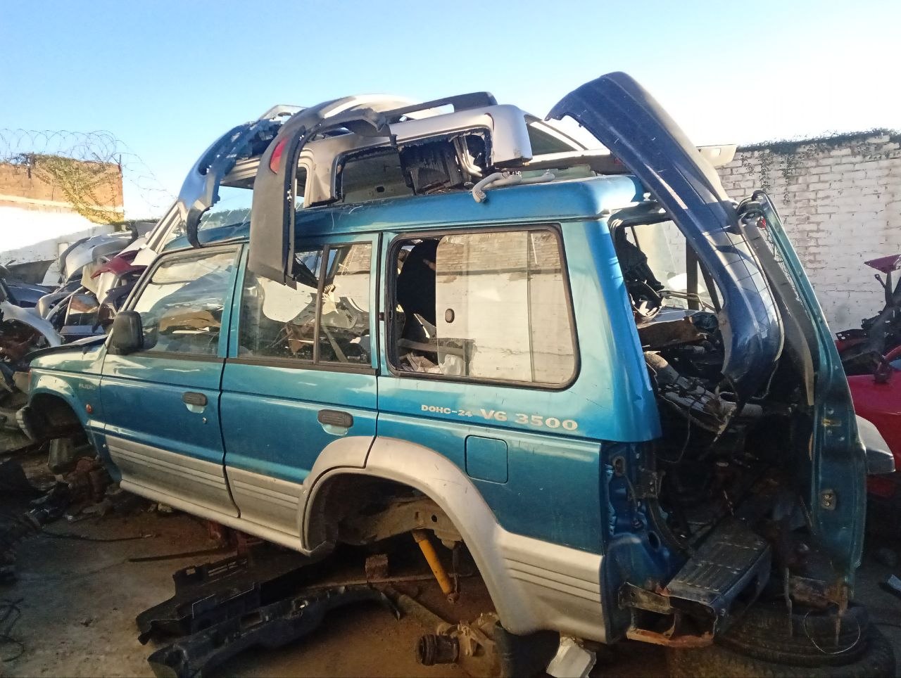 Mitsubishi Pajero blue Stripping for parts - Private Seller Mitsubishi Pajero blue Stripping for parts - Private Seller