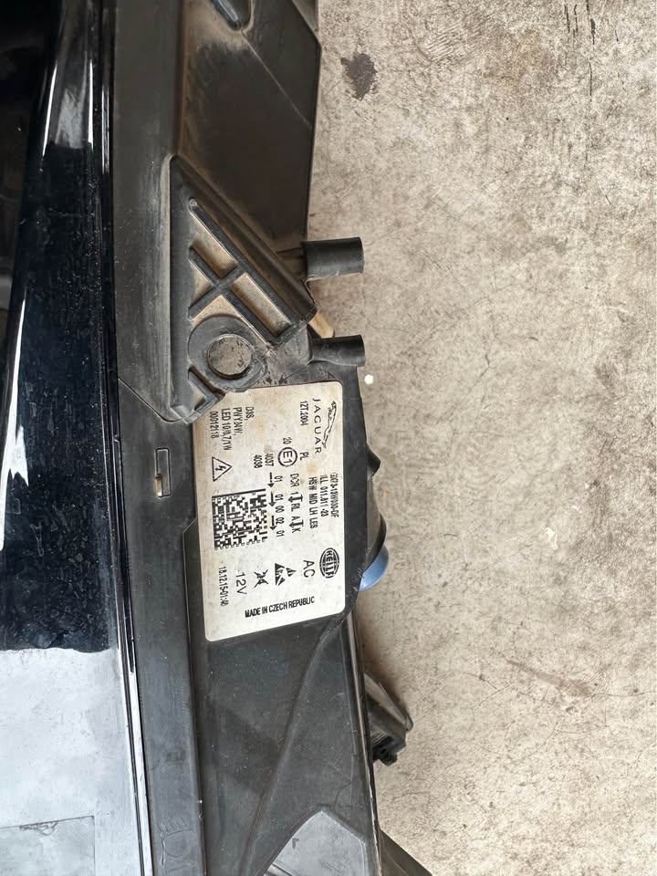 Jaguar XE LH Headlamp (Xenon) GX7313W030DF T4N13849 - Private Seller Jaguar XE LH Headlamp (Xenon) GX7313W030DF T4N13849 - Private Seller