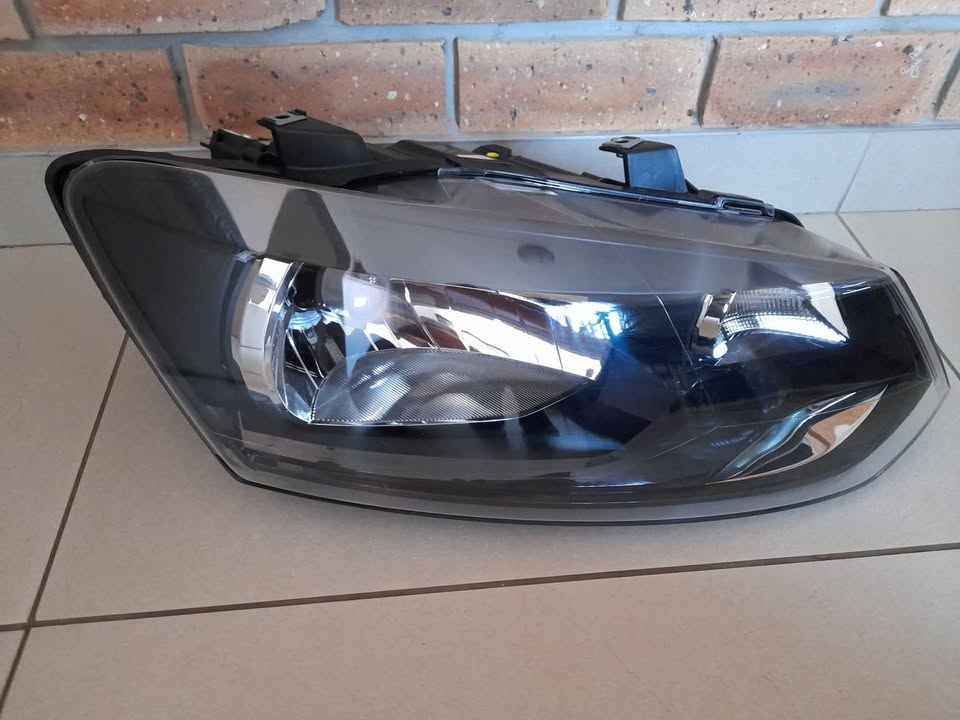 VW POLO 6 10/14 BRAND NEW SINGLE BEAM HEADLIGHTS FORSALE