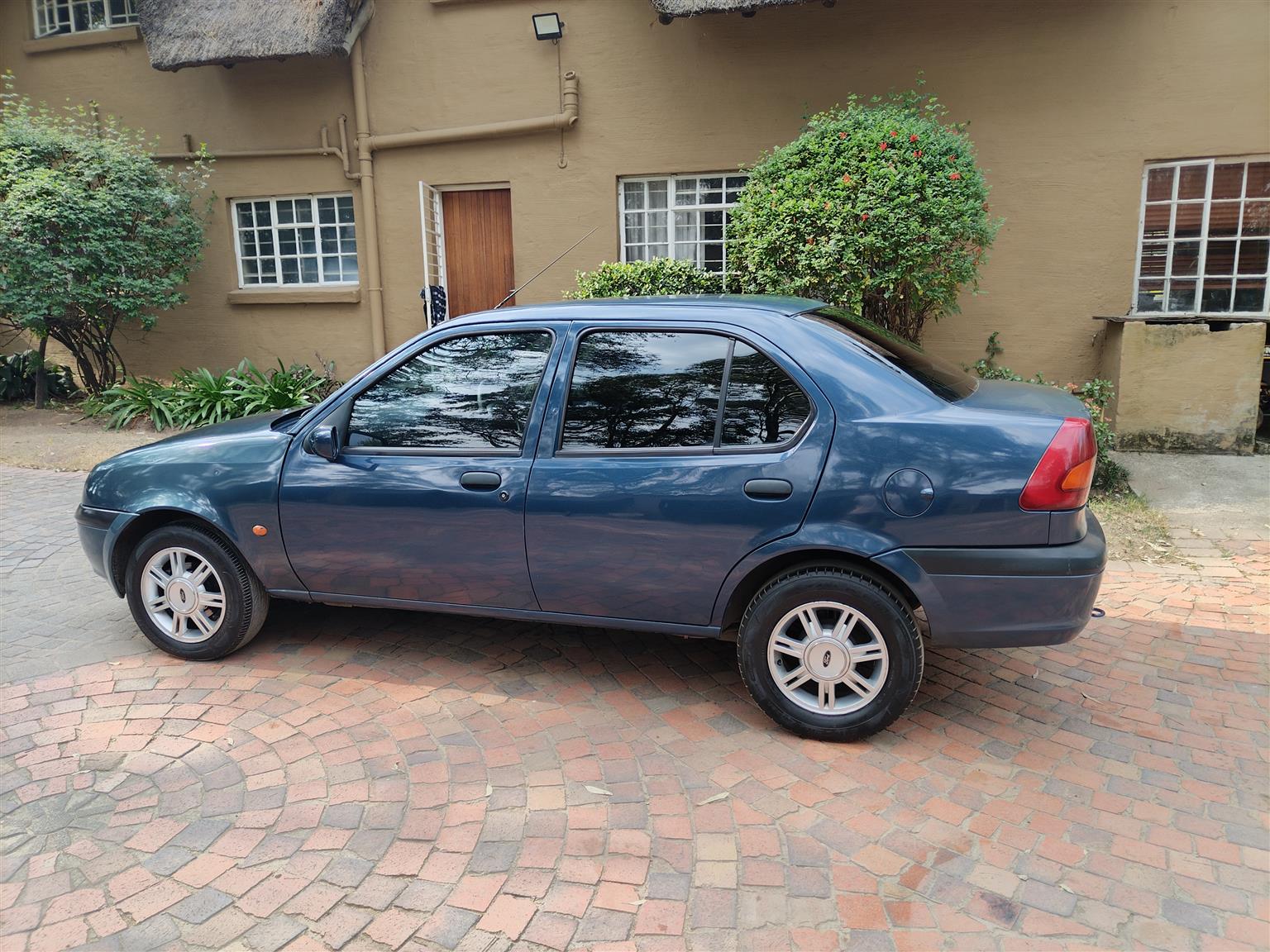Used 2002 Ford Ikon 1.6i - Private Seller Used 2002 Ford Ikon 1.6i - Private Seller