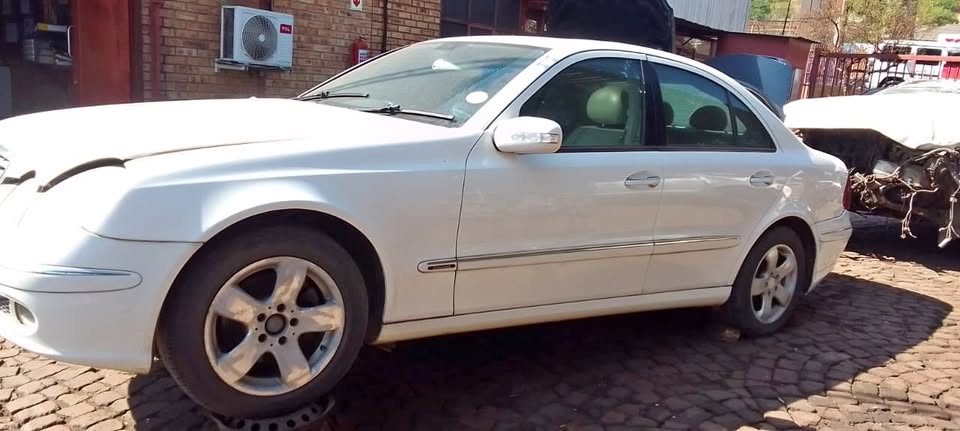 New Arrival Mercedes E270 2005 – Elegant and Powerful Sedan"