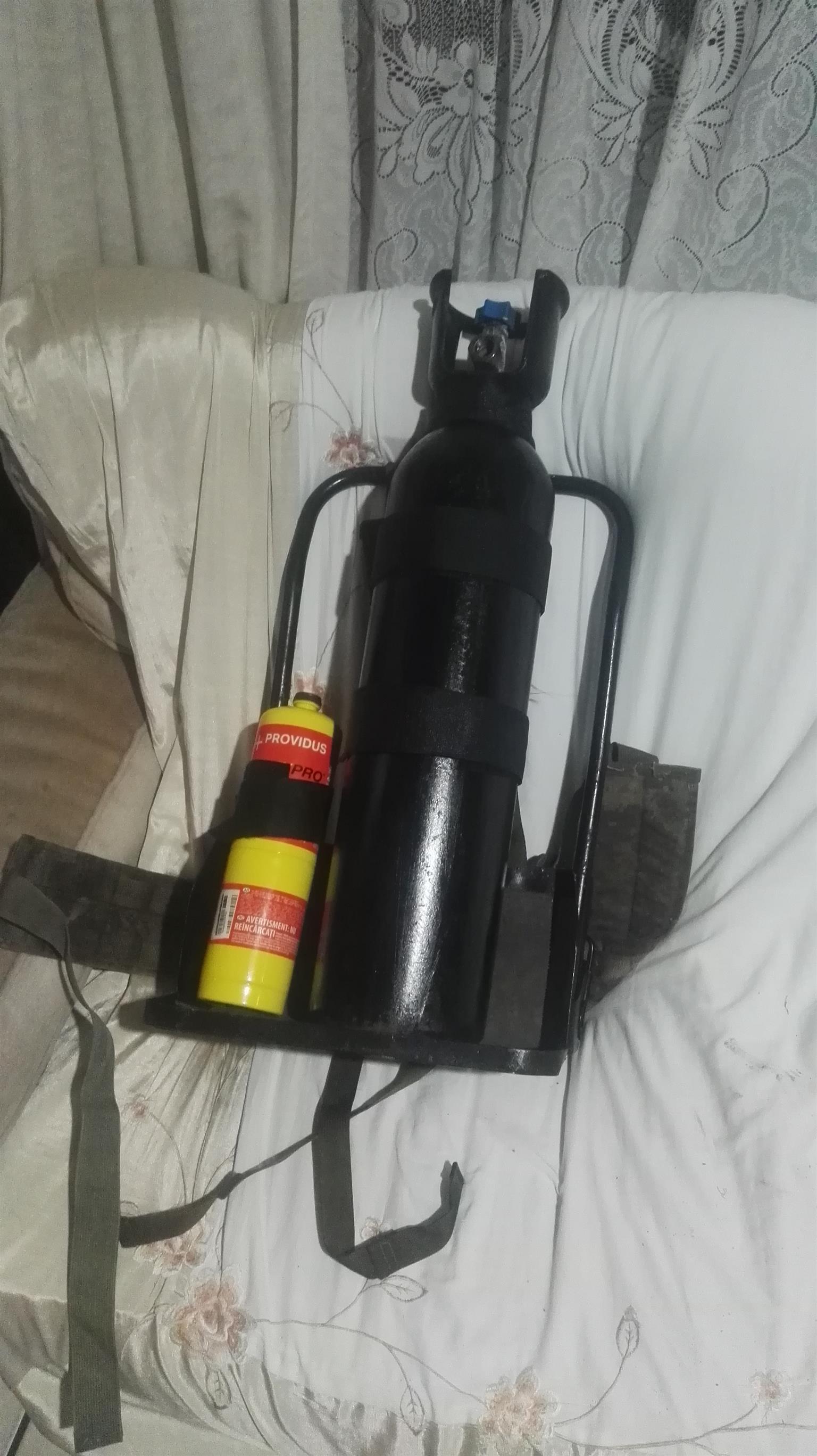 Portapack Oxygen cylinder, harness and cutting torch complete 