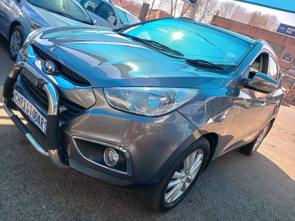 2013 model Hyundai ix35 Executive hatchback Manuel Transmission petrol 2.0 engine capacity