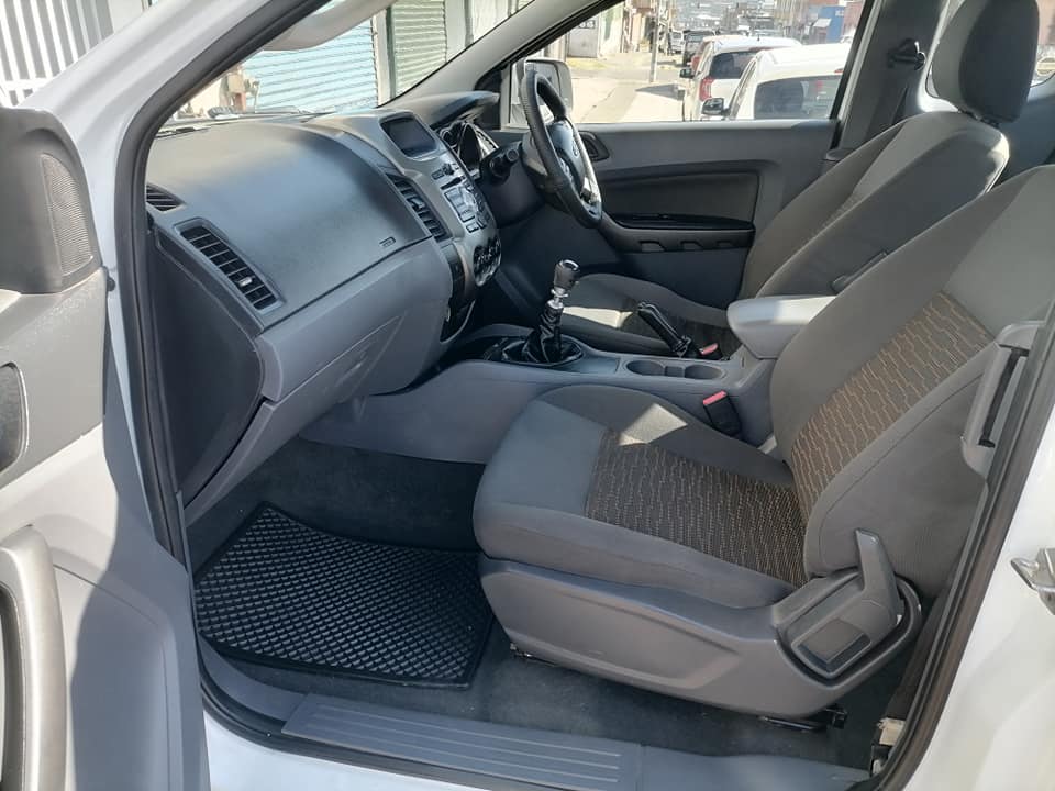 2015 Ford Ranger 3.2 6Speed Extra Cab 4x2 XLS With a Nice interior seat