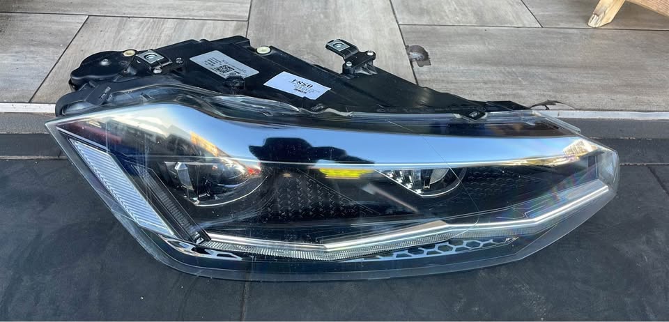 VW POLO 8 TSi headlights