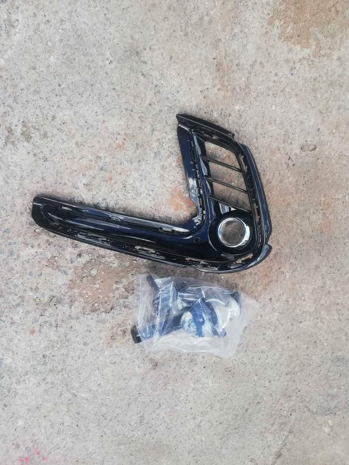 Hyundai elentra foglamp and foglamp covers - Private Seller Hyundai elentra foglamp and foglamp covers - Private Seller