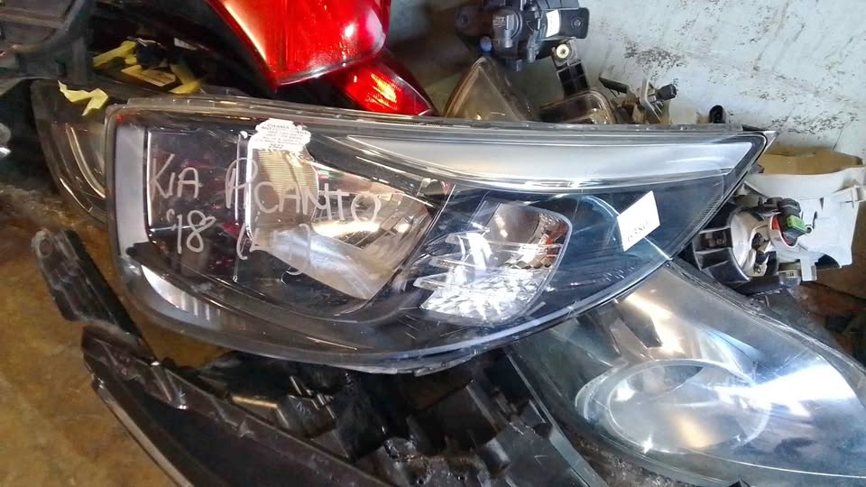 Kia Picanto headlight - Private Seller Kia Picanto headlight - Private Seller
