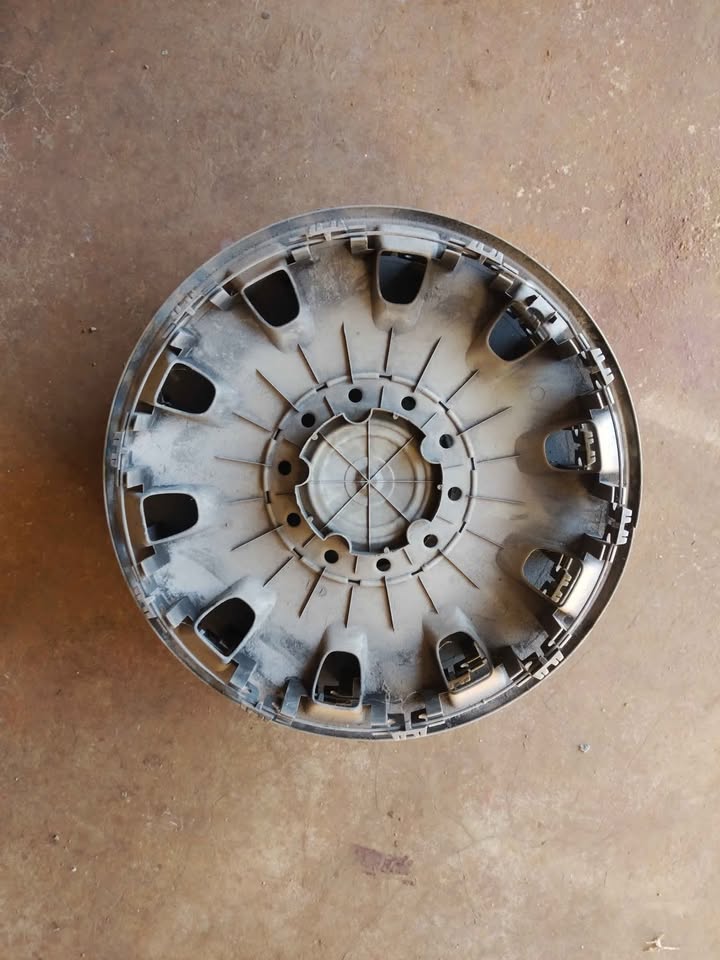 VW T5 Kombi OEM hub caps