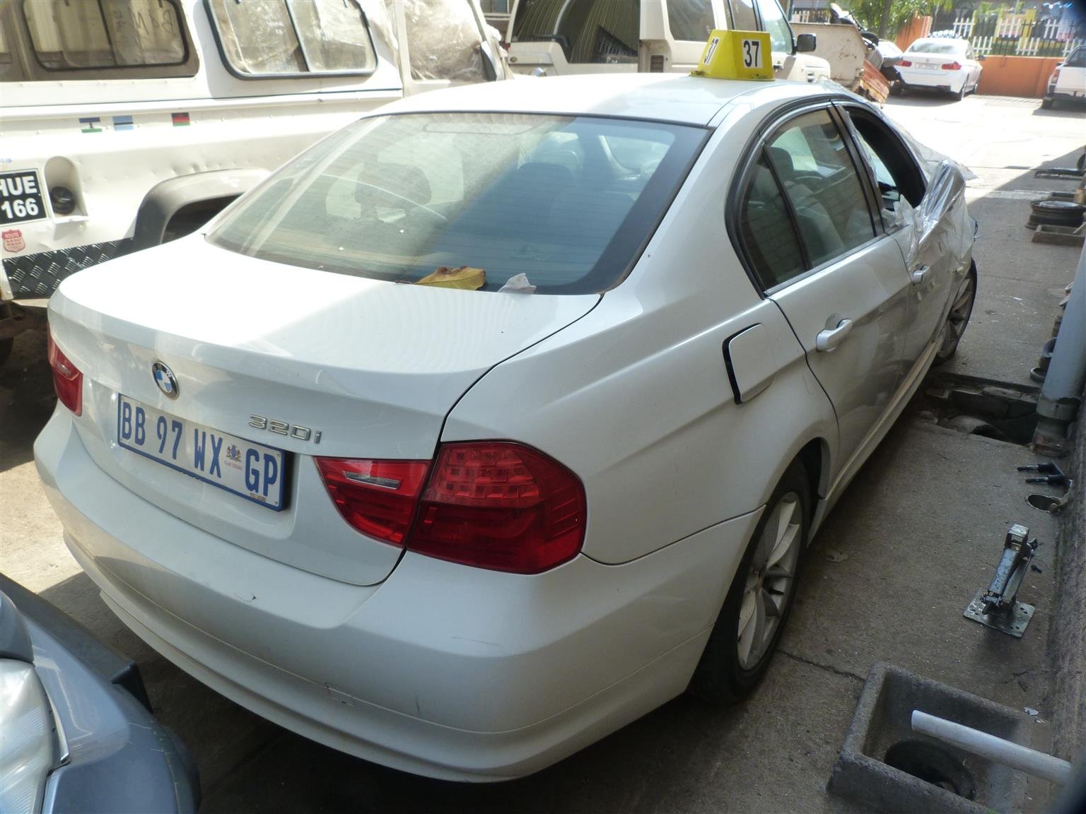BMW 320i E90 AT - 2011 - Private Seller BMW 320i E90 AT - 2011 - Private Seller