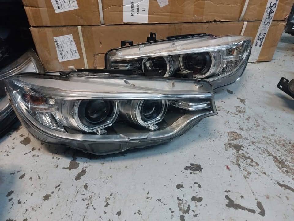BMW 4 series Headlight - Private Seller BMW 4 series Headlight - Private Seller
