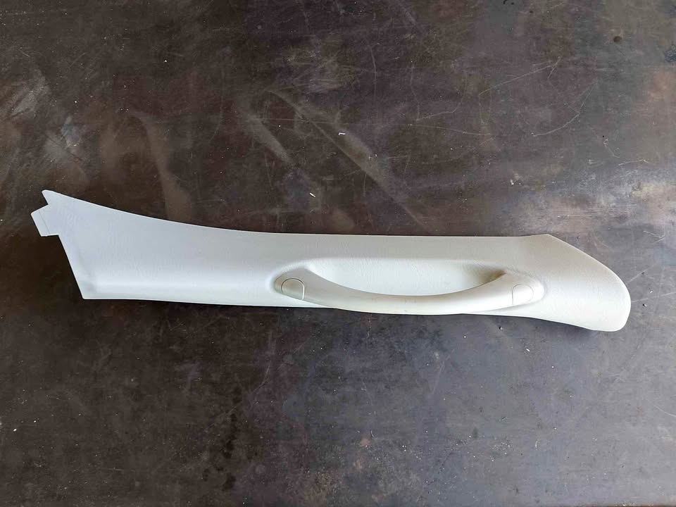 Used Jeep Cherokee KJ A-Pillar Grab Handle RH P/N 5GM92T