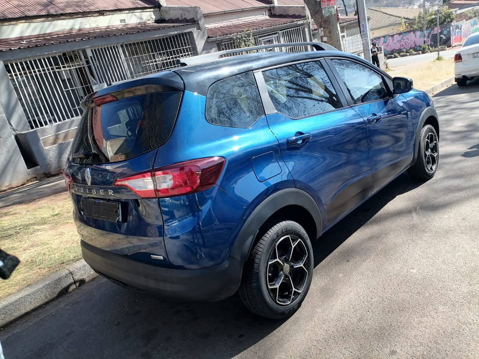 2021 RENAULT TRIBER 1.0 SPORT 7 SEATER MANUAL TRANSMISSION IN EXCELLENT CONDITION